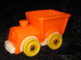 VINTAGE FISHER PRICE LITTLE PEOPLE PLAY FAMILY RIDE ON ORANGE TRAIN
