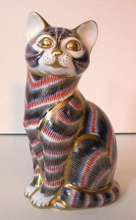 ROYAL CROWN DERBY IMARI PATTERN CAT Porcelain Figural with Gold Button 