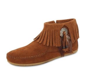 MINNETONKA MOCCASIN BROWN CONCHO FEATHER SIDE FRINGE ANKLE BOOTIE 