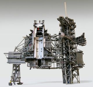   Shuttle Launch Pad Complex 39A 172 Model Kit for Revell w/Boosters