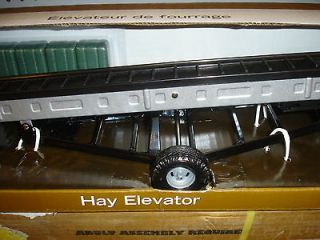 JOHN DEERE 1/16th SCALE ATTACHMENT HAY ELEVATOR WITH BALES NEW IN BOX
