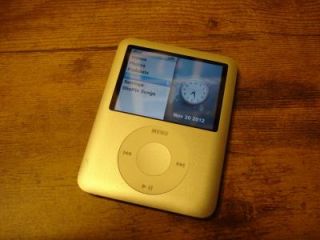 Apple iPod Nano 3rd Generation Silver 4 GB  Player