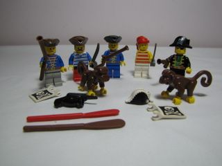 Lego 6270 Minifig Lot Pirates Monkeys Complete with Weapons Hats 
