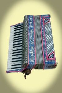 paolo soprani italia accordion with case