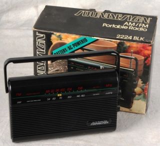 L593 Vintage Soundesign Radio Am FM AC Battery C Portable Model 2224 