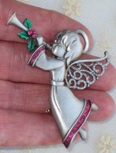 THIS IS A PRETTY SIGNED JJ PEWTER CHRISTMAS PIN WITH RED & GREEN 