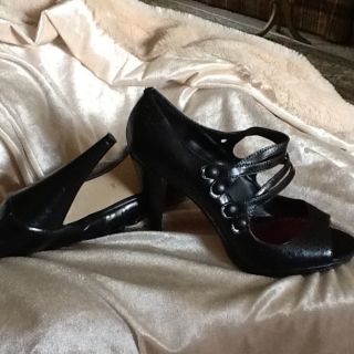 Great Looking Ann Marino Strappy High Heels Open Toe Pumps Black Size 