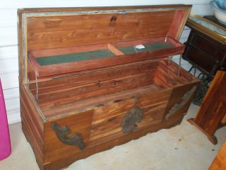 ANTIQUE LANE CEDAR CHEST DECO STYLE (WITH REPLACED LOCK) CIRCA 1940S