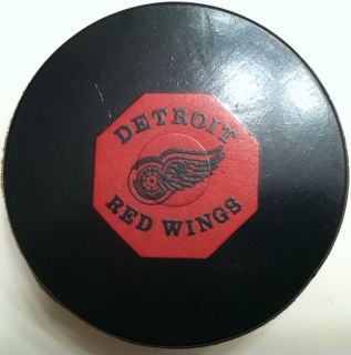Rare Detroit Redwings NHL Art Ross Tyer Original Six Game Puck Gordie 