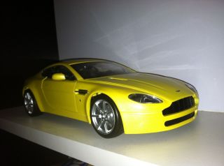 Hot Wheels Aston Martin V8 Vantage Yellow 1 18 Die Cast Car Rare