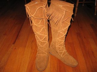 NEW MINNETONKA MOCCASIN LACE UP FRINGE SUEDE KNEE BOOTS WOMENS SIZE 9 