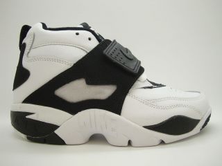 309635 103] Boys Youth Nike Air Diamond Turf 2 White Black Sneakers