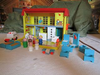 Fisher Price Little People Play Family Childrens Hospital Nurse Doctor 