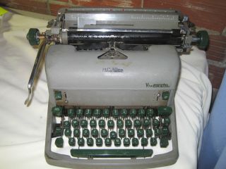 Vintage 1950s R C Allen Woodstock Typewriter business machine