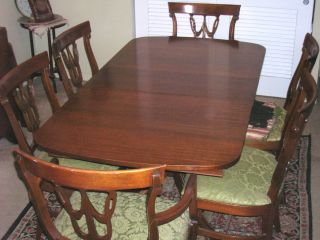 ANTIQUE MAHOGANY TABLE AND 6 CHAIRS BY RWAY FURNITURE CO. 1940 s 1950 