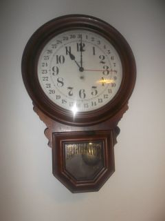 Large Antique Vintage Howard Miller Wall clock working calendar