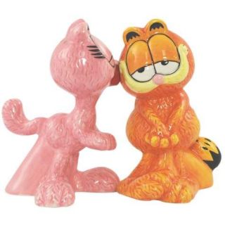 Arlene Kissing Garfield Salt and Pepper Shakers Set Shakers MWAH Cat 