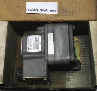 This auction is for 1 Barksdale Pressure Switch DPD2T H18 NIB Old 