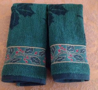    Christmas Holiday Fingertip Towels 2 Green with Holly Berries Bath