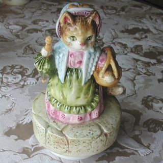 Beatrix Potter Mrs. Ribby Figurine Music Box by Schmid ©F Warne & Co 