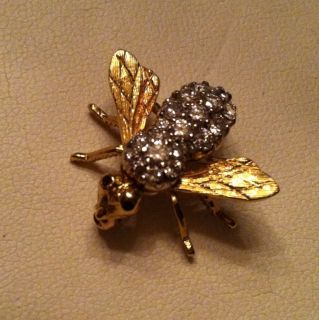 FINE JEWELRY. 18K Diamond Bee Pin with RUBY EYES. This a beautiful 