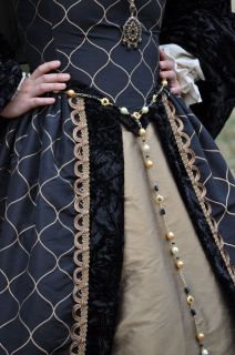 Tudors SCA Queen Anne Boleyn Jane Black Gold Renaissance Dress Gown 