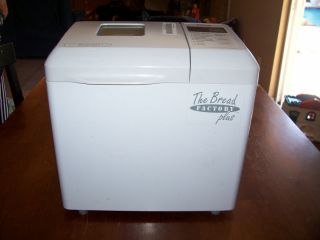   Sanyo SBM 20 automatic bread maker + manual with lots of bread recipes