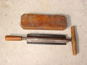    ANTIQUE W H HORN STEEL 2 SIDED DRAW KNIFE TOOL CARPENTER PLANE TOOLS