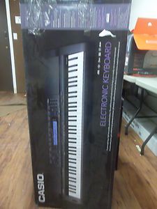 Casio WK 500 76 Key Personal Keyboard Package with Stand and 
