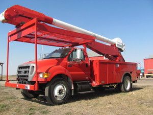 2004 Ford F750 Bucket Truck with Cat C7 Engine