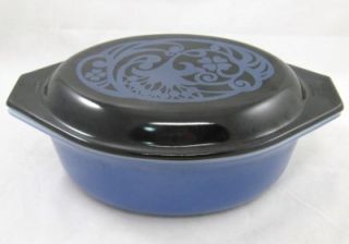 RARE Vintage Pyrex Cinderella Casserole Dish w Lid 1 1 2Q Black Blue 