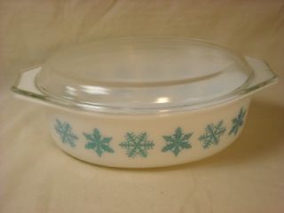 Vintage Pyrex Snowflake Casserole Dish Oval White Turquoise 2 1 2 Qt w 