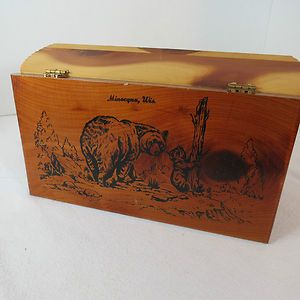 Vintage Minocqua Wis Cedar Chest Keepsake or Trinket Box with Bears 
