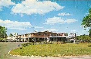 Vintage Chicopee Falls Massachusetts HighPoint Motor Inn Postcard 