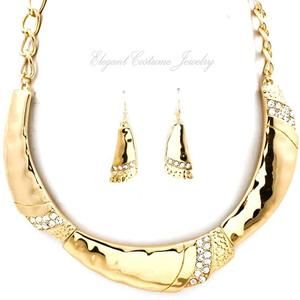    Collar in Polished Gold Tone Chunky Necklace Set Costume Jewelry