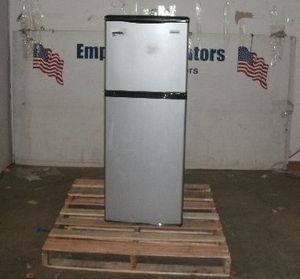 Pallet Magic Chef 4 CU ft Compact Refrigerator MCBR415S