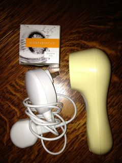 Clarisonic Mia Yellow in Cleansers