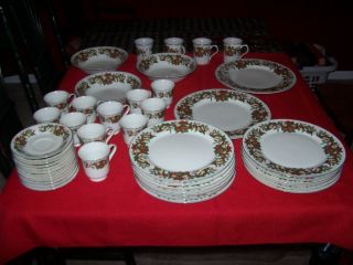 Christmas dinnerware set in Home & Garden