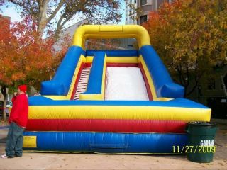 INFLATABLE GIANT SLIDE