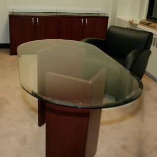 description luxurious glass conference table at at value price