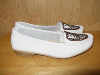 New Coup DEtat Leather Womens Beaded Moccasins 9 5 WW