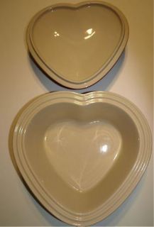 Le Creuset Heart Shaped Stoneware Casserole Dish with Lid Red 2 Quart