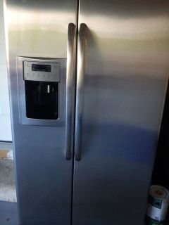GE Stainless Steel Refrigerator Freezer 22 Cubic Feet