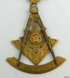 Blue Lodge Masonry   Past Master Medallion Gold Filled Masonic Badge