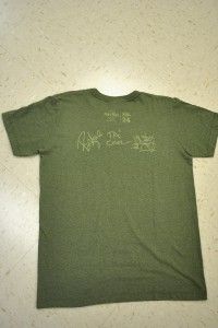 AUTHENTIC HARD ROCK CAFE T SHIRT. T SHIRT HAS GREEN DAY ON THE FRONT