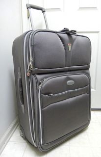 NWT Delsey Helium 30 Grey Luggage with Curved Handles