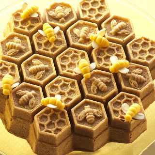Nordic Ware 85437 Honeycomb Pull Apart Dessert Cake Pan