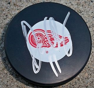 Dan Cleary Signed Detroit Red Wings Puck w COA New