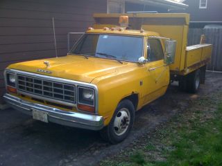 1984 Dodge Ram D350 Dually, Utility bed with lockers & liftgate