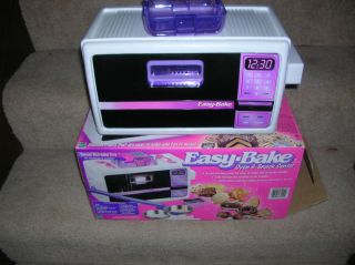 Easy Bake Oven with Cookie Mix and Fondant Mix